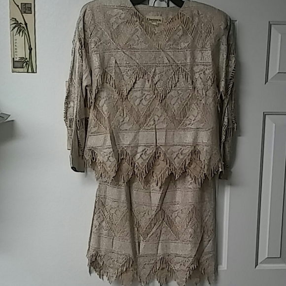 SUIT. - Picture 1 of 4